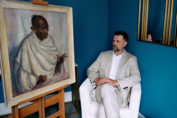 Gandhi-Porträt in London für über 150.000 Pfund versteigert