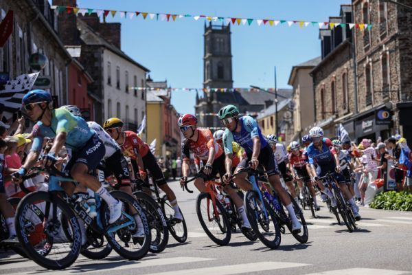 Tour-Tross erlaubt sich ruhigen Tag &#8211; Massensprint an Milan