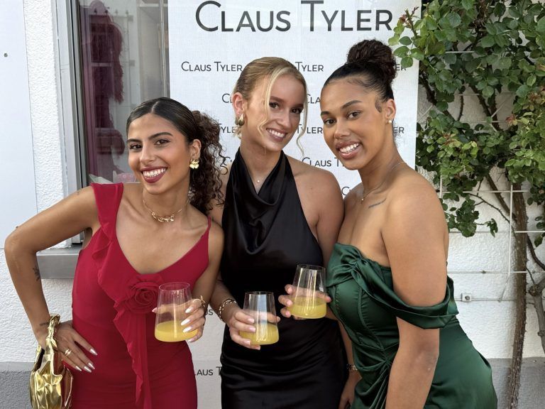Hochwertige Unikate mit Stil: Model Me-Teilnehmerinnen Ludain Rabi Nour Alasmar, Chiara de Vries und Leonie Dobler genossen das Event.