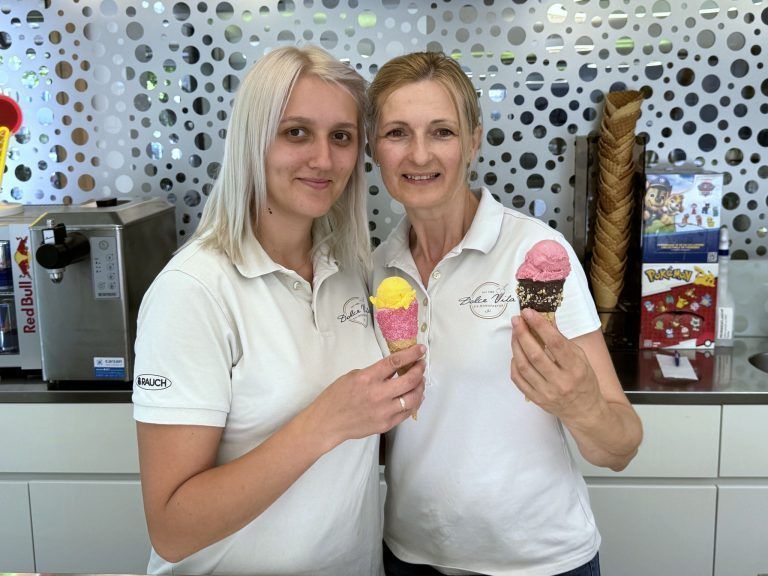 Eisgenuss und Kultur: Eisverkäuferinnen Marina und Ilvana.
