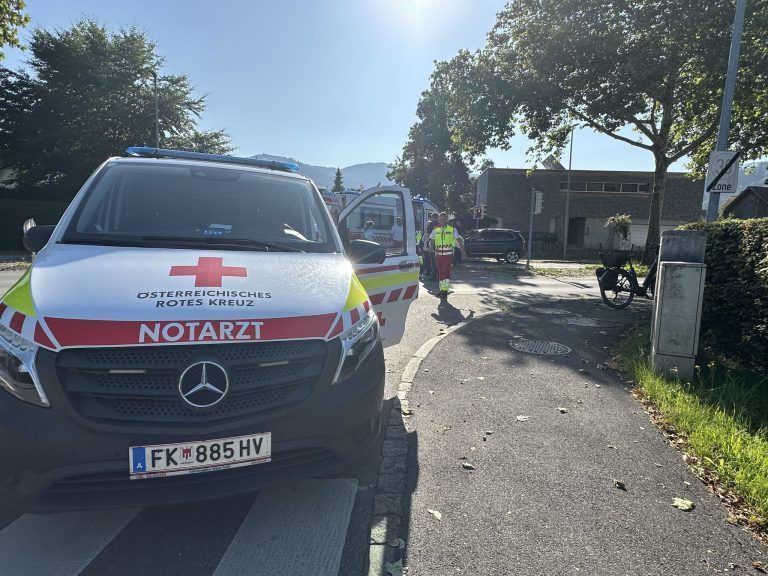 E-Bike gegen E-Scooter: Frau bei Unfall in Dornbirn verletzt - Kreuzung Erlosenstraße/Raiffeisenstraße