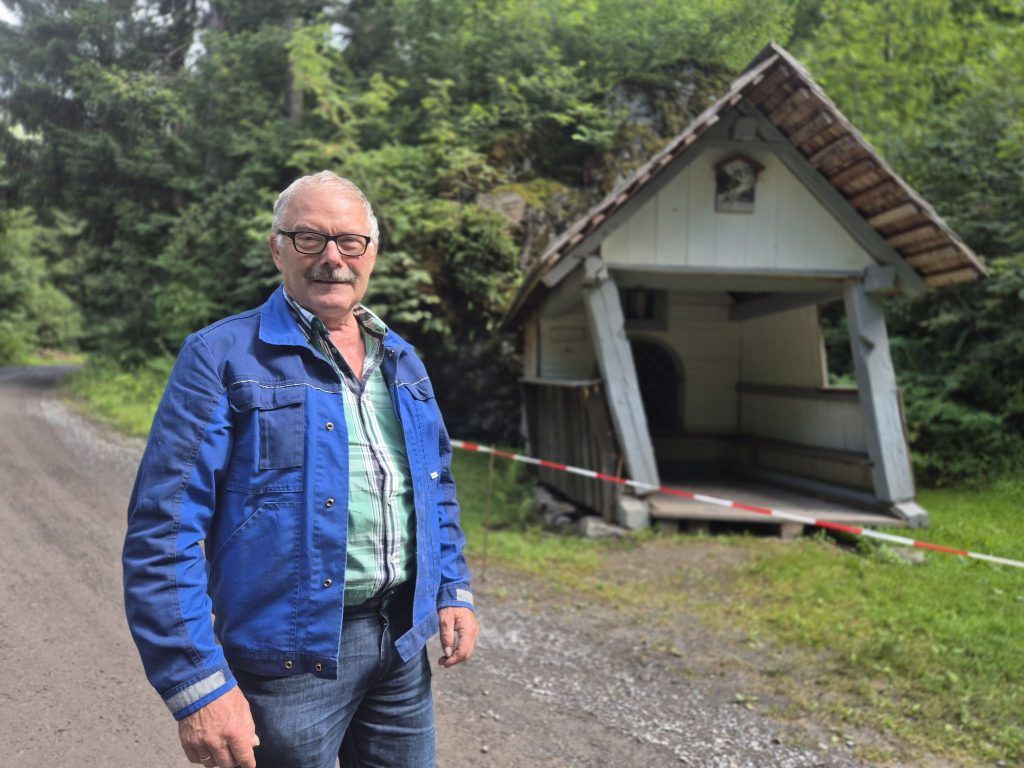 Schräglage: Bannwaldkapelle nach nächtlichem Unfall um 60 Zentimeter verschoben