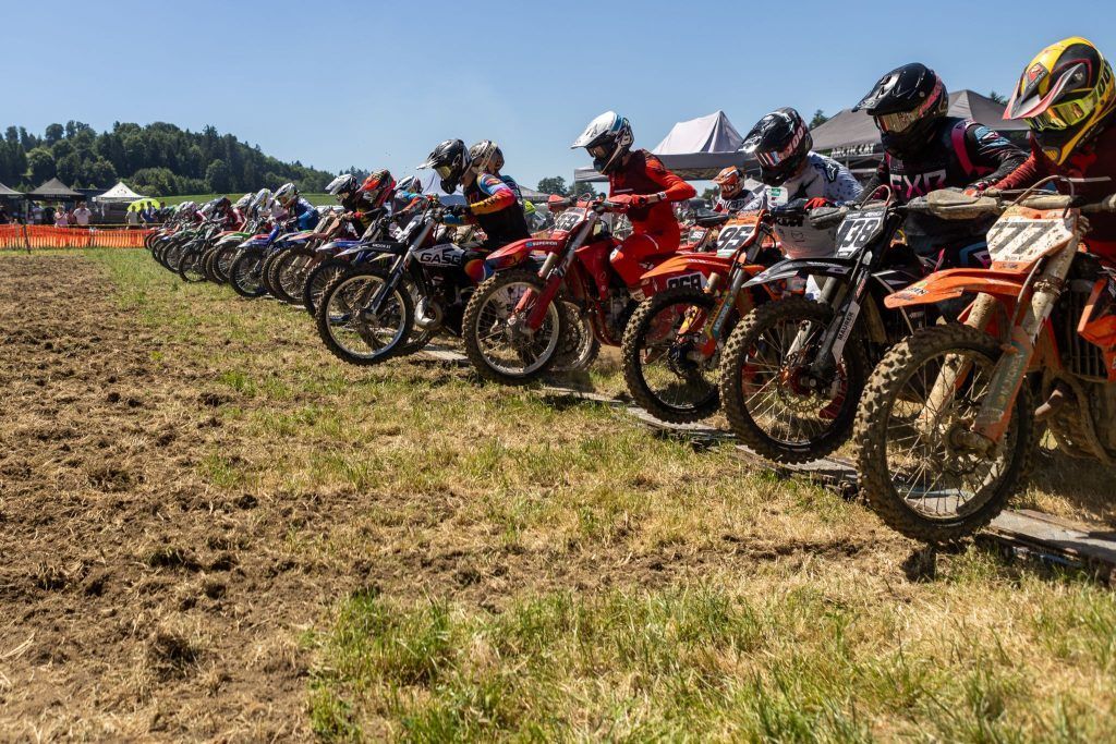 Motorcross-Spektakel in Möggers: Vorarlberger dominieren mit beeindruckenden Siegen!