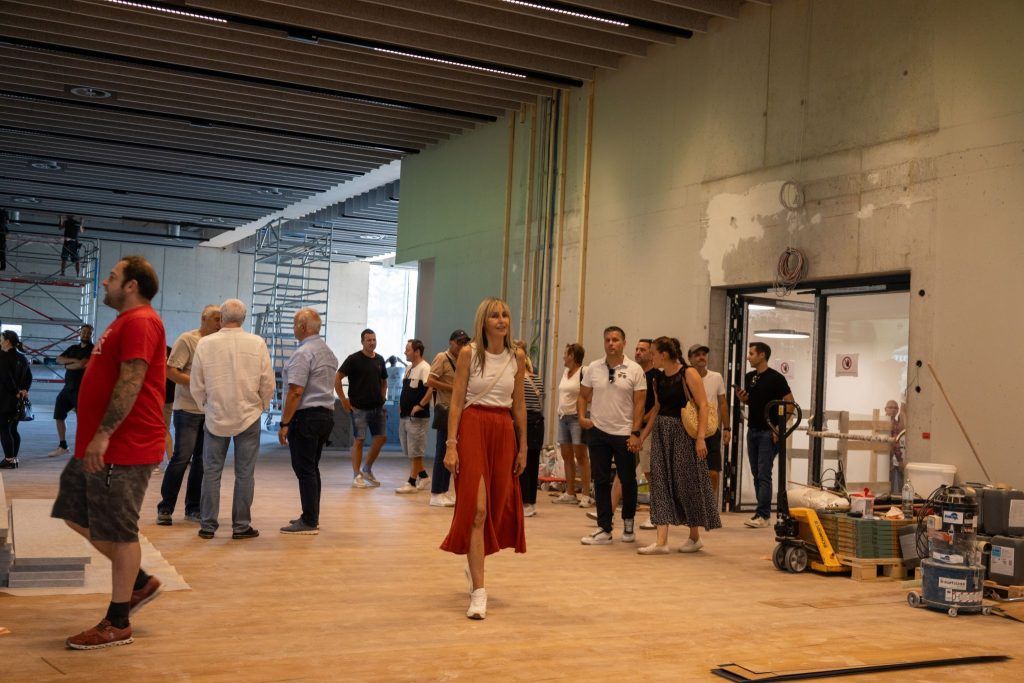 Doppeltes Opening im Schnabelholz