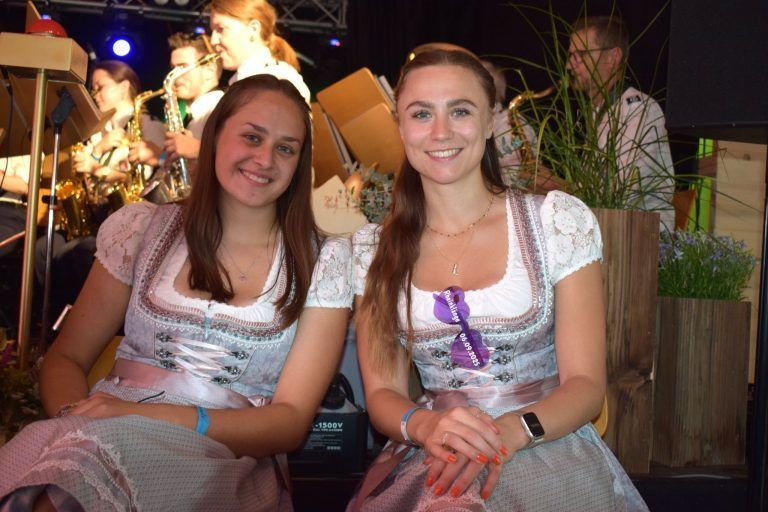 Lingenau war Hochburg der Blasmusik: Im Dirndl: Festdamen vom Musikverein Fussach.