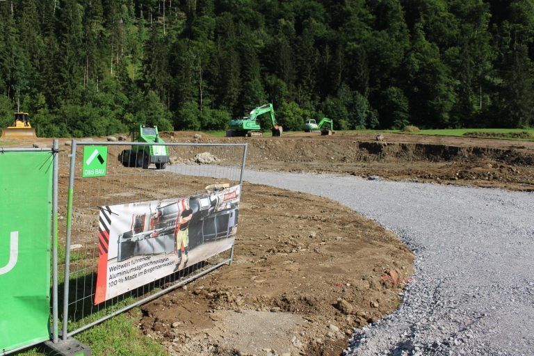 Briganto denkt auch an die Wälderhalle: Das Projekt von Briganto ist so ausgelegt, dass es die Wälderhalle – sollte sie denn gebaut werden – mit Zufahrt und Parkmöglichkeiten unterstützt.