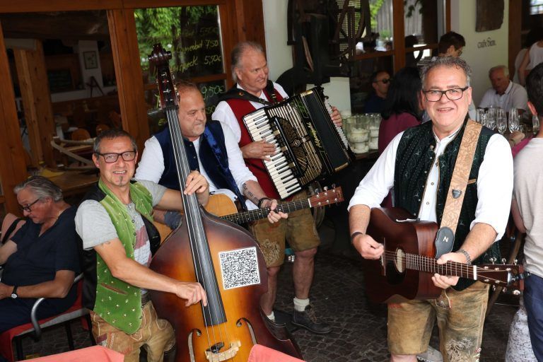 Feines Fest bei Paradewinzer: "Die Strawanzer" in Aktion.