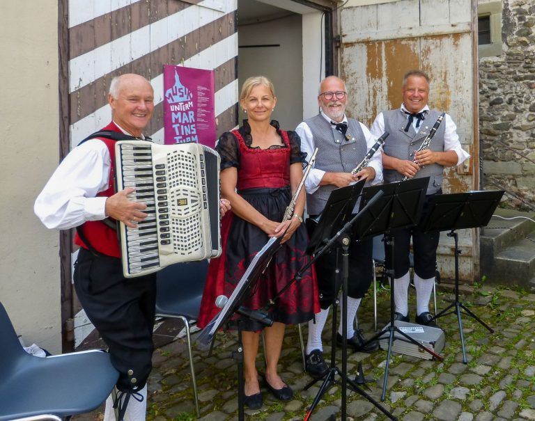 Brauchtum trifft auf Biedermeier-Romantik in der Oberstadt: Die Musikkapelle der Trachtengruppe Bregenz: Franz Diem, Annette Ofner, Werner Gruber und Armin Ofner