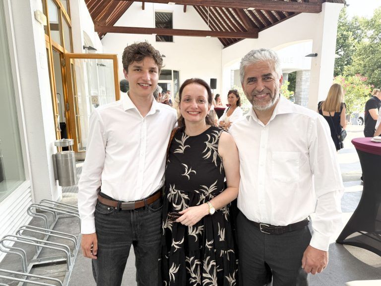 Clemens Simma mit den stolzen Eltern Kerstin und Stefan