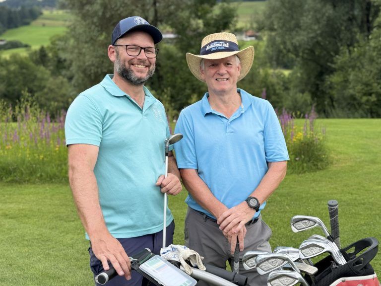 Golfsport, Genuss und edle Tropfen : Tunierleiter Johannes Wackerle und Dieter Hennenfeind.