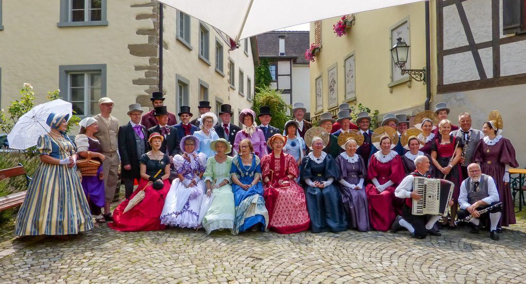 Brauchtum trifft auf Biedermeier-Romantik in der Oberstadt