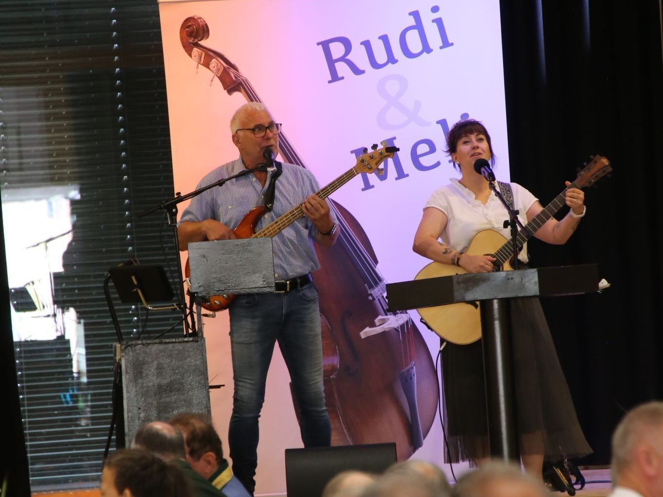 Ein Zeichen für Vergangenheit und Gegenwart : Auf den Festgottesdienst folgte der Frühschoppen mit dem Duo "Rudi & Meli" im Gemeindesaal Buch