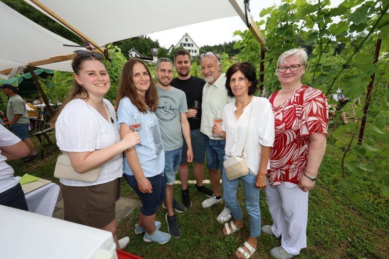 Messe, Musik und Genuss im Klauser Rebgarten: Mitglieder der Familie Broger (Privatbrennerei Broger).