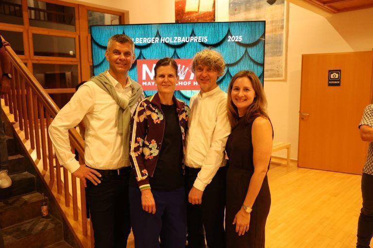 "Erntedankfest" der Holzbauszene: Juror:innen Conrad Brinkmeier, Nicole Berganski, Seren Linhart und Monika Joos-Keller.