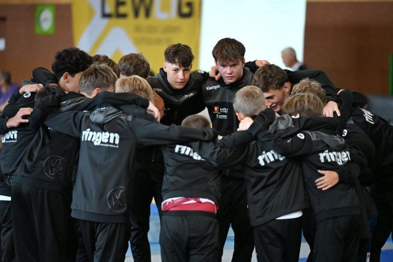 KSK Klaus triumphiert beim Vereinscup : Freude im Lager von KSK Klaus.