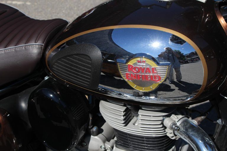 Käfer aus Mexiko & Motor-Bike aus Indien: Eine Rarität: die Royal Enfield aus Indien. Royal Enfield ist die älteste noch bestehende Motorradfabrik der Welt.  