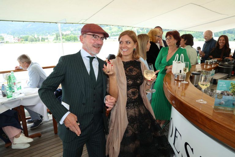 Bodenseeerlebnis für Prominenz: UnivLekt. MinR Meinhard Rauchensteiner und Kathrin Cometto.