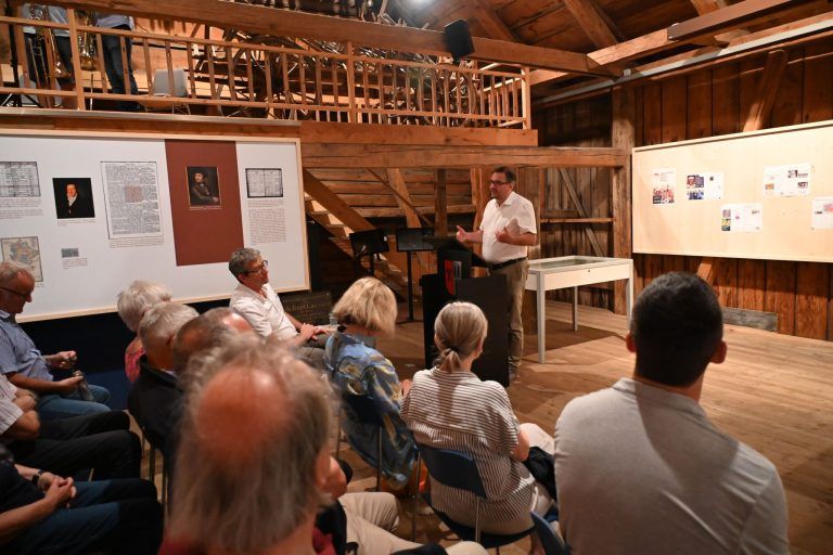 Christof Thöny gab Einblicke in die Ausstellungsinhalte.