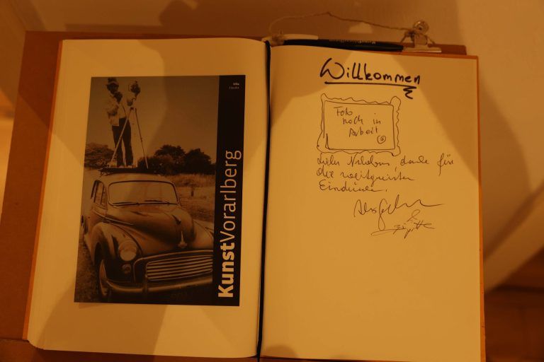Fotokunst aus fern und nah von Nikolaus Walter : Das Gästebuch.