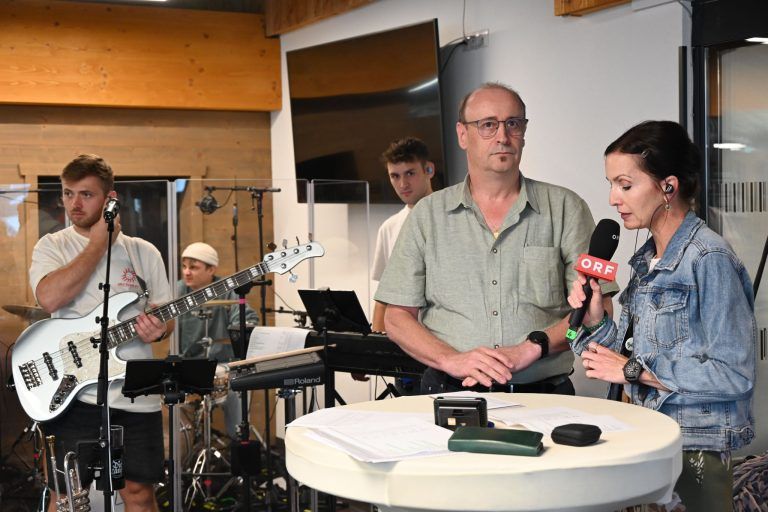 Dietmar Tschohl begrüßte Radio Vorarlberg am Sonnenkopf.
