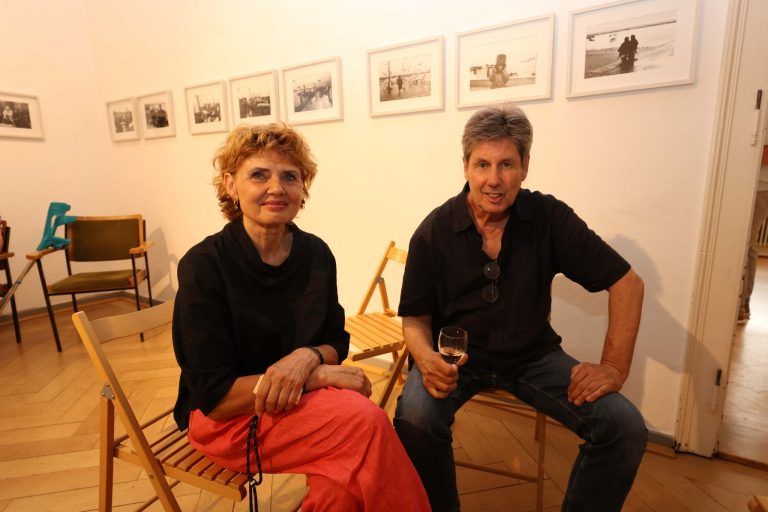 Fotokunst aus fern und nah von Nikolaus Walter : Künstler Yvette Heller und Guntram König.
