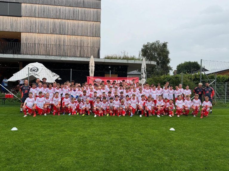 Über 100 Kinder trainierten fünf Tage lang mit den Coaches vom FC Bayern Campus.