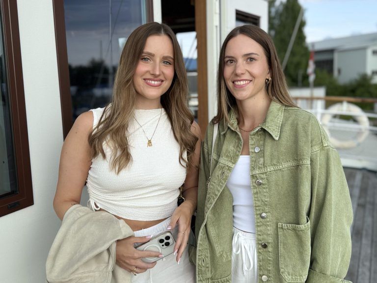 Sonnenuntergang, Salsa und Sliders: Tamara Egger und Nina Mair (Egger Immo).