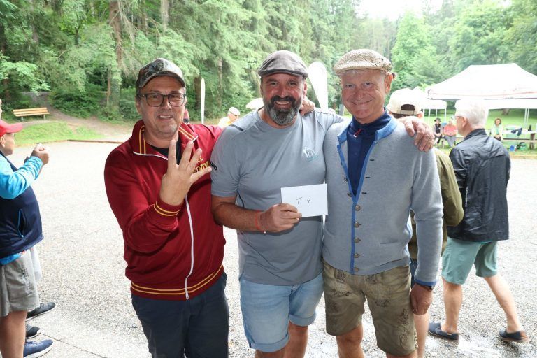 Pétanque-Spieler:innen strömten nach Rankweil: Michael Müller, Klaus Pirker und Fran z Hickmann.