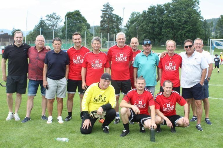 Neue Sportstätte „An der Ratz“ in Röthis feierlich eröffnet: Die AH Rankweil machte eine gute Figur.
