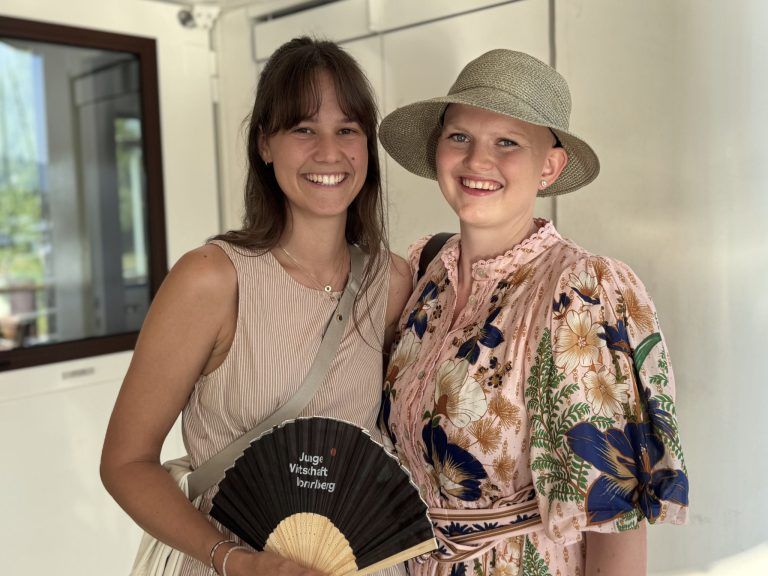 Sonnenuntergang, Salsa und Sliders: Pia Berchtold (Haldnah Film) und Fotografin Nina Bröll.