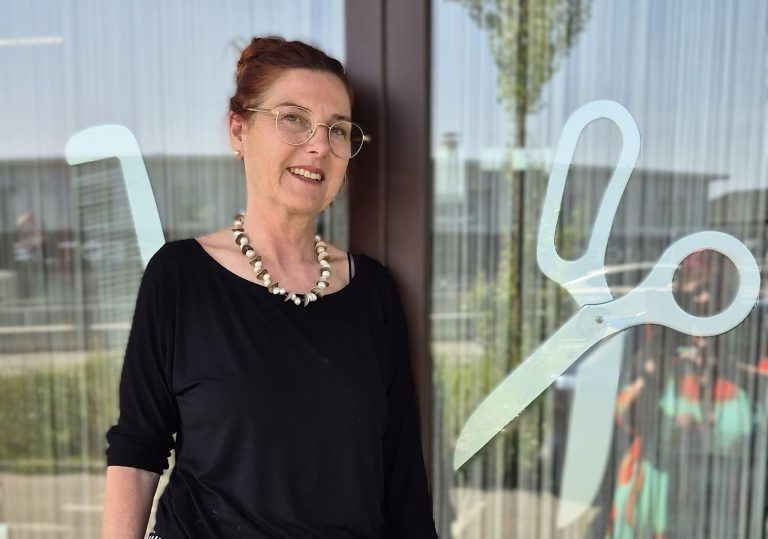 Michaela Plank ist selbstständige Friseurmeisterin und liebt ihr Handwerk genauso wie am ersten Tag ihrer Tätigkeit.