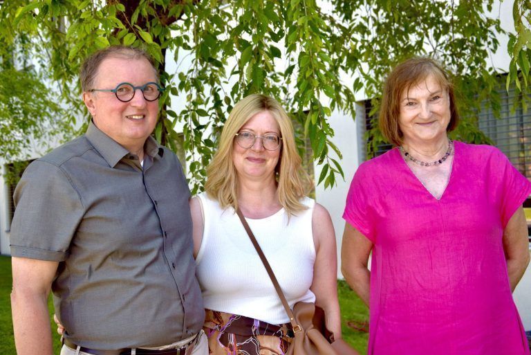 Starkes Zeichen für gelebte Gemeinschaft und Solidarität: Bgm. Andreas Batlogg (Lorüns) mit Ehefrau Edith und KPV-Bludenz-Obfrau Gerhild Feuerstein, v. l.