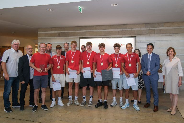 Gold und zweimal Bronze für die SMS Wolfurt bei Schul-Olympics: Platz drei für die SMS Wolfurt in der Leichtathletik in Wien.