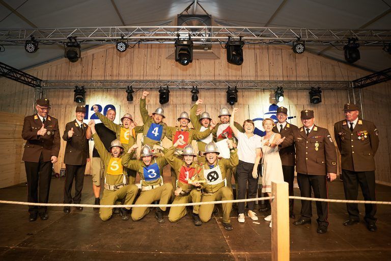Kaiserwetter beim Jubiläumsfest : Großer Jubel bei der Ortsfeuerwehr Wolfurt über den Sieg des Nassleistungsbewerbes.