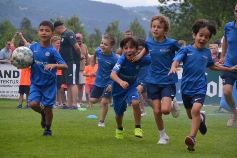 Fotos. Antje Kubierske: FC Hard war beim Heimturnier besonders motiviert.