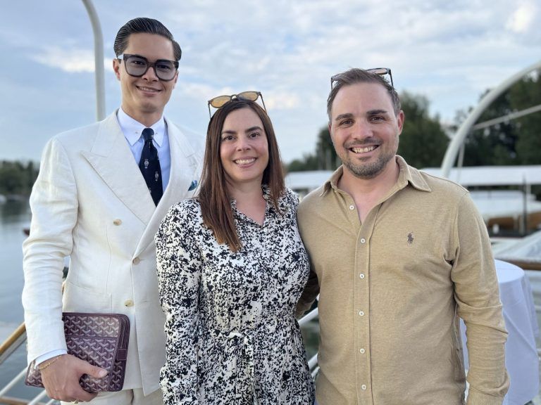 Sonnenuntergang, Salsa und Sliders: Adrian Kräutler (Gsiberg Timepieces), Sabine Nigsch Gaethke (Hypo Vorarlberg) und Chris Gaethke (Projectone/ Designstudio).