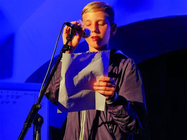 „Schreiben ist für mich ein Ventil“: Schon als 13-Jähriger stand Levin Bösch auf der Böhne.