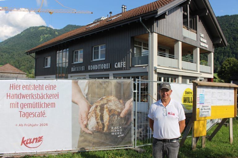 Traditions-Bäckerei wird zukunftsfit: Josef Künz genießt seine Pension und ist stolz darauf, dass seine Söhne Dominik und Michael hochmotiviert sind, den Familienbetrieb in vierter Generation mit beachtlichen Investitionen und neuen Ideen in eine gute Zukunft zu führen. STP