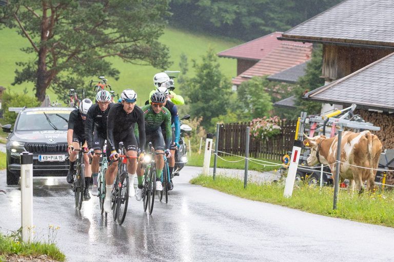 Peter klettert, Zangerle verteidigt – starke Etappe für Vorarlbergs Helden