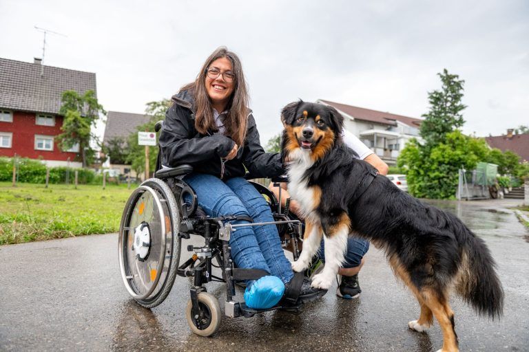 Claudia Fessler betreut Hunde