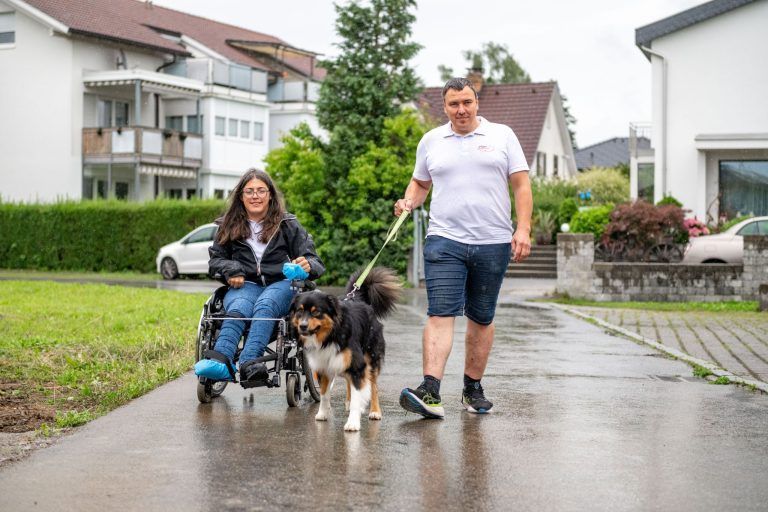 Claudia Fessler betreut Hunde