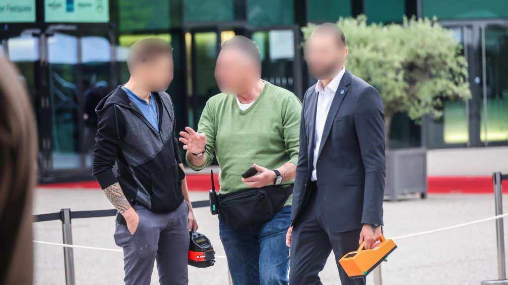 "Den Blumenstrauß habe ich von Frau Wallner bekommen"