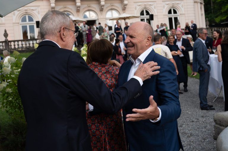 Prominentes Schaulaufen zum Festspiel-Auftakt