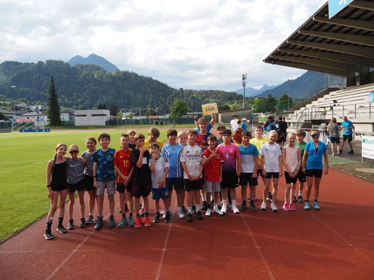Klasse beim stunde 1ga beim Stundenlauf.JPG