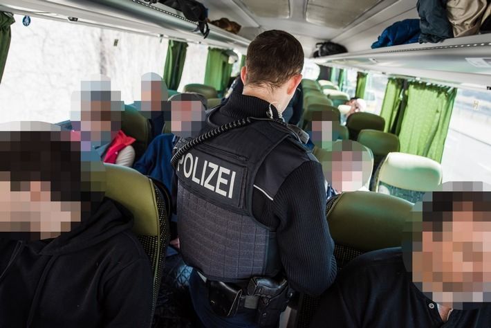 Festnahme in einem Regionalbus aus Vorarlberg