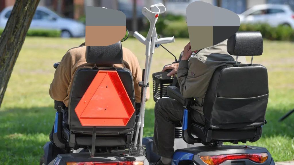 Mit zwei Promille auf dem Krankenfahrstuhl