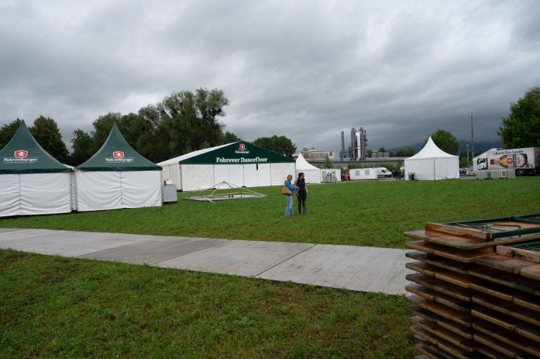 Szene Openair vor Start: "Uns macht der Regen nichts aus"