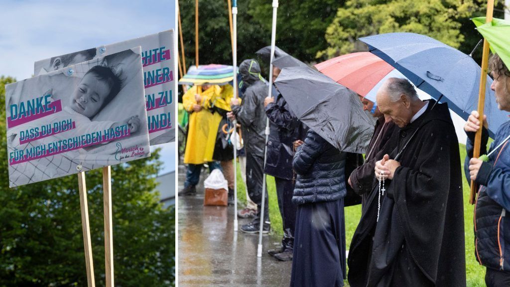Mahnwache vor dem LKH Bregenz trotz Regen und Gegenwind