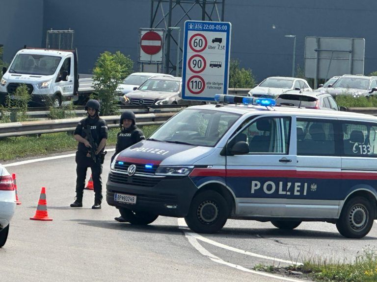 Banküberfall - bewaffneter Raubüberfall auf Sparkasse Dornbirn - Alarmfahndung
