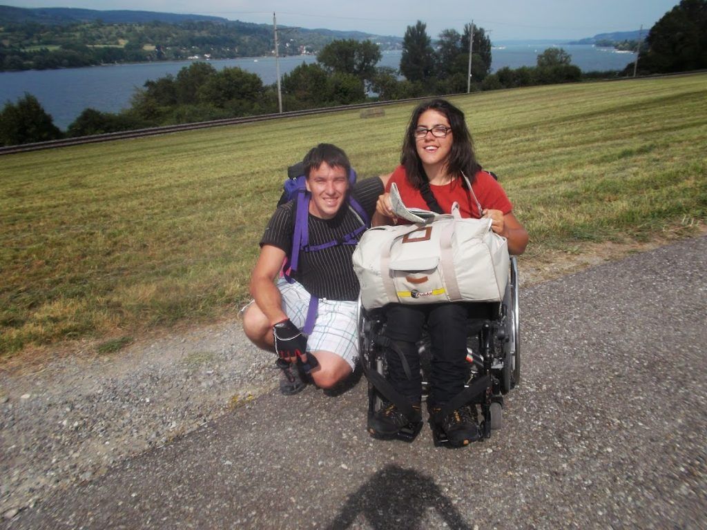 „Die Behinderung macht mich nicht aus“ – Claudia Fessler ist Hundebetreuerin und Geschäftsfrau